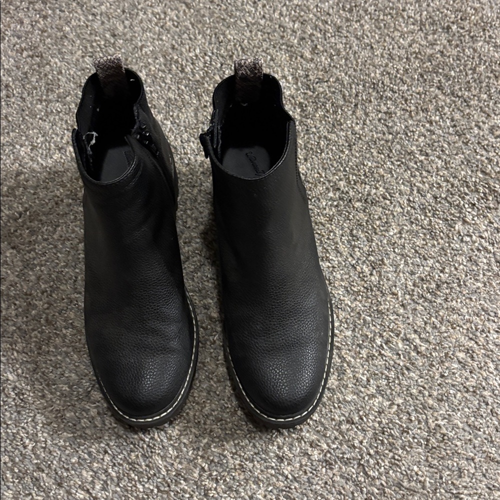 Universal Thread Black Ankle Boots - Picture 2 of 3